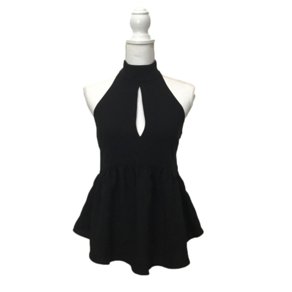 𝅺ELIZABETH and James black sleeveless halter top